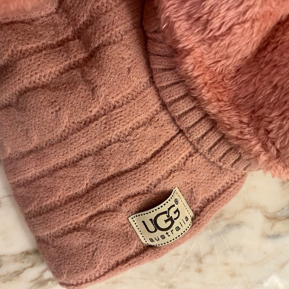 UGG Winter Pink Mauve   Sweater Weather pom pom hat infinity scarf Set. NWT - Picture 4 of 9